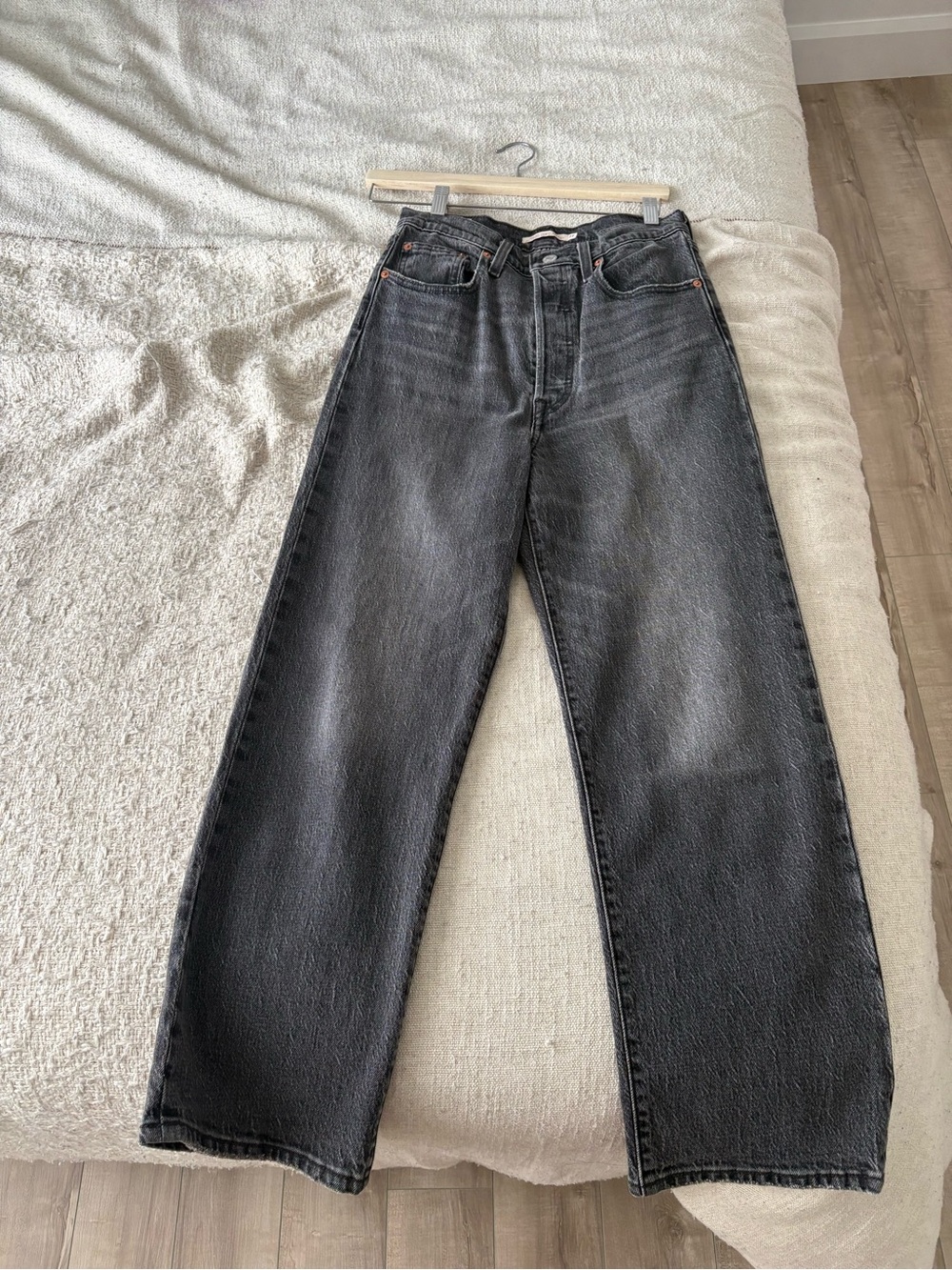 Levi's Ribcage Straight Ankle Jeans in Washed Black